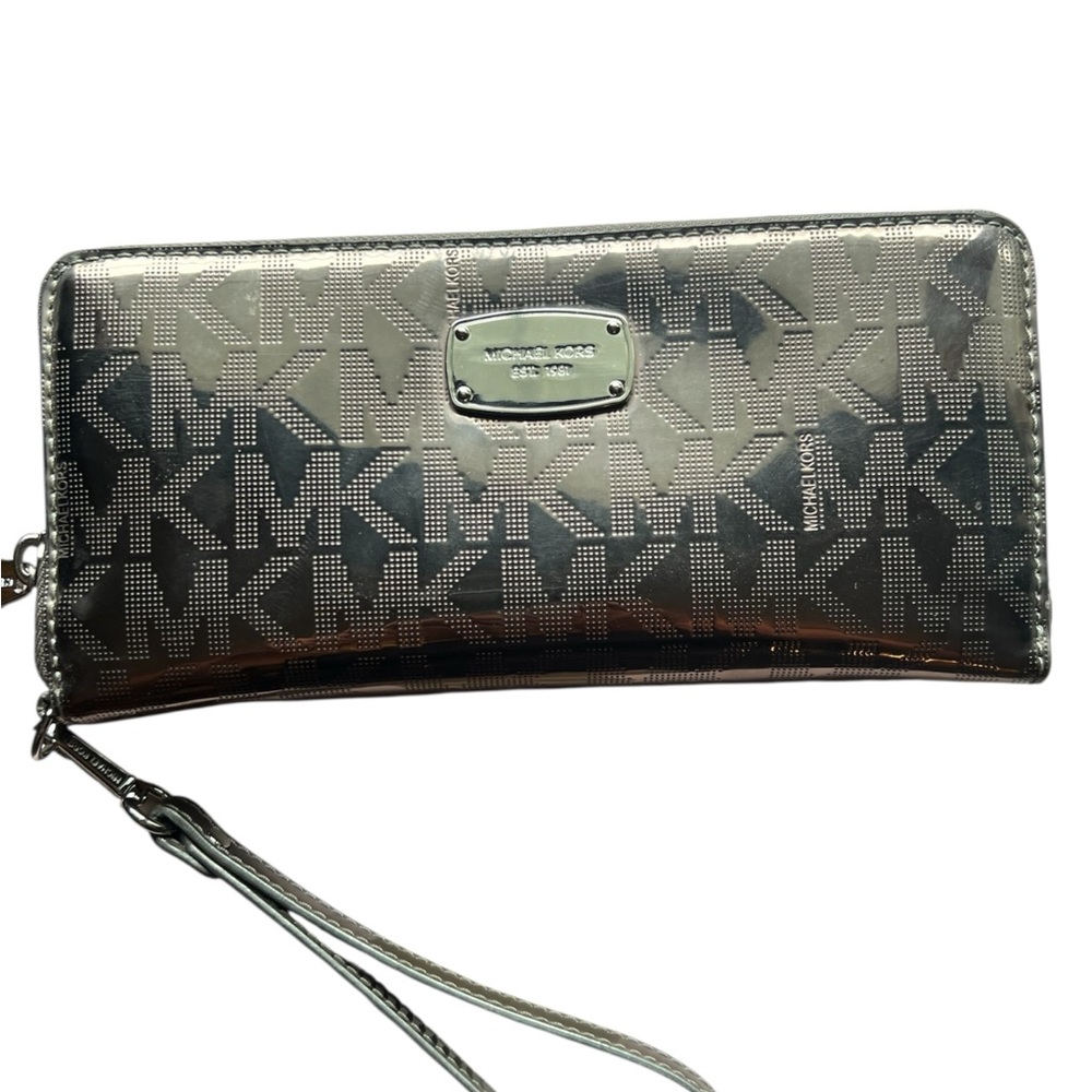 Michael Kors continental wallet, wristlet. Like NEW! - Picture 10 of 11